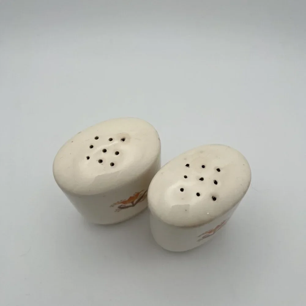 Vintage Harker Bakerite 22k Gold Salt & Pepper Shakers Tulip 3.5